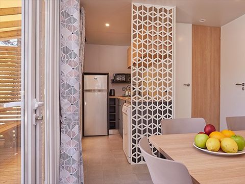 Mobilhome 6 personnes - Premium Exclusive | 3 Ch. | 6 Pers. | Terrasse surélevée | Jacuzzi | Clim. | TV