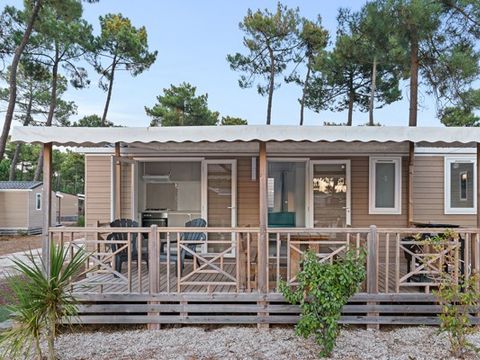 MOBILHOME 6 personnes - Confort | 3 Chambres | Capacité 6 personnes | Terrasse semi couverte | 1 Salle de Bain | Climatisation | Télévision