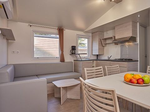 MOBILHOME 6 personnes - Confort | 3 Chambres | Capacité 6 personnes | Terrasse semi couverte | 1 Salle de Bain | Climatisation | Télévision