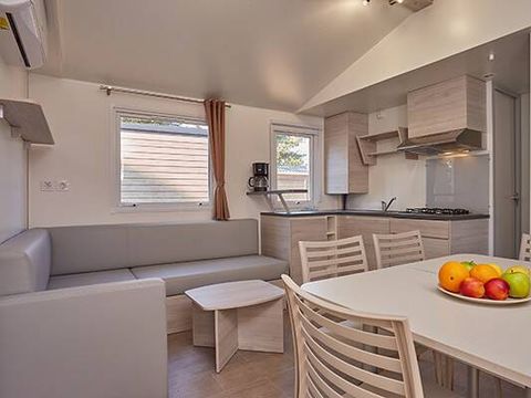 MOBILHOME 6 personnes - Confort | 3 Chambres | Capacité 6 personnes | Terrasse semi couverte | 1 Salle de Bain | Climatisation | Télévision