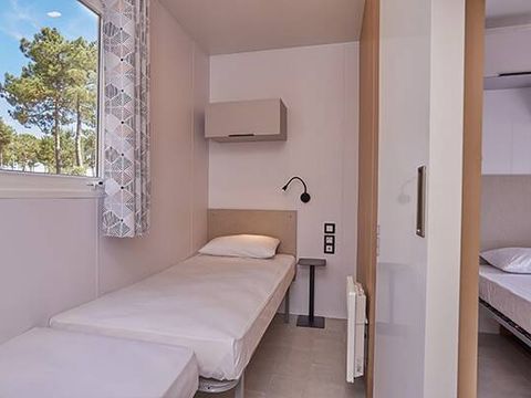 MOBILHOME 6 personnes - Mobil-home | Premium Exclusive | 3 Ch. | 6 Pers. | Terrasse surélevée | Jacuzzi | 1 SDB | Clim. | TV
