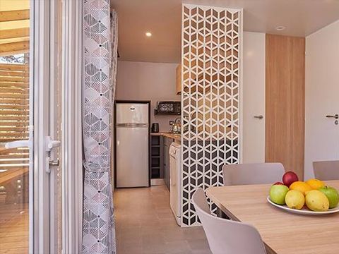 MOBILHOME 6 personnes - Mobil-home | Premium Exclusive | 3 Chambres | 6 Couchages | Terrasse Couverte | Jacuzzi | 1 Salle de bain | Climatisation | Télévision
