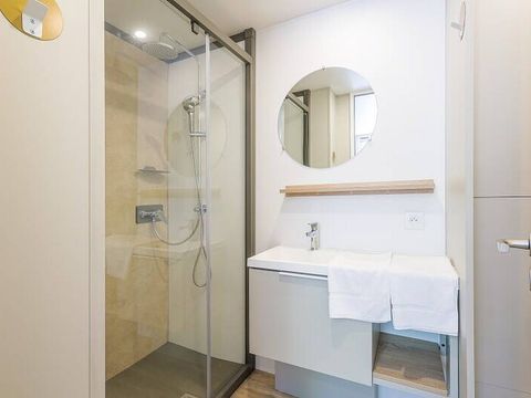 MOBILHOME 6 personnes - Mobil-home | Ultime | 3 Chambres | 6 Couchages | Terrasse Couverte | 2 Salles de bain | Climatisation | Télévision