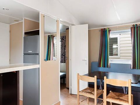 MOBILHOME 4 personnes - Comfort | 2 Ch. | 4 Pers. | Terrasse surélevée | 1 SDB | TV