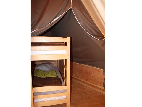 HÉBERGEMENT INSOLITE 6 personnes - 3 chambres sans sanitaires