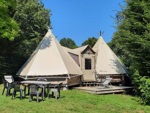 HÉBERGEMENT INSOLITE 6 personnes - 3 chambres sans sanitaires