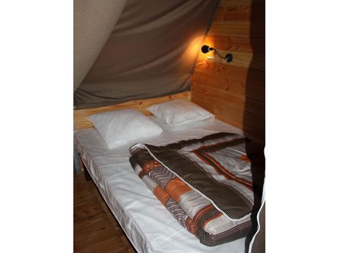 HÉBERGEMENT INSOLITE 6 personnes - 3 chambres sans sanitaires