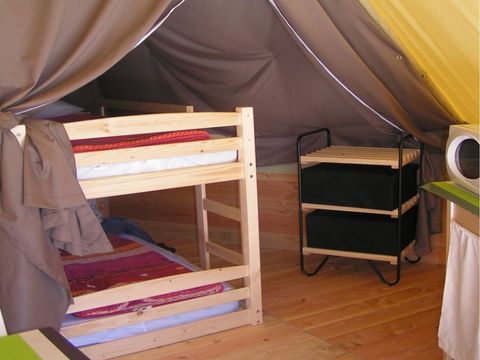 HÉBERGEMENT INSOLITE 4 personnes - 2 chambres sans sanitaires