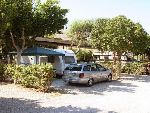 Emplacement - Emplacement caravane et voiture 2 pers