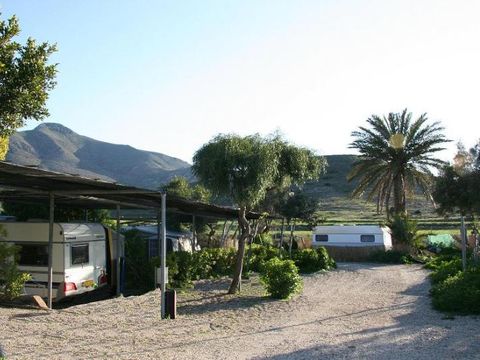Emplacement - Emplacement caravane et voiture 2 pers