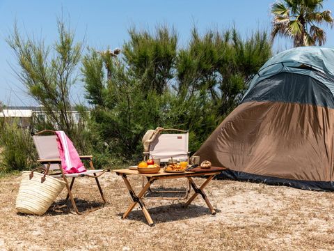Emplacement - Comfort | Tente | Véhicule -7m | <100m² | Electricité | Pas d'eau