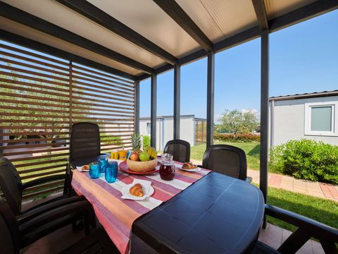 Mobilhome 6 personnes - Comfort | 3 Ch. | 6 Pers. | Terrasse surélevée | 2 SDB | Clim. | TV