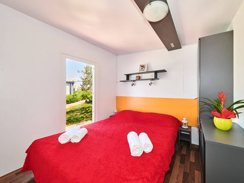 Mobilhome 6 personnes - Comfort | 3 Ch. | 6 Pers. | Terrasse surélevée | 2 SDB | Clim. | TV