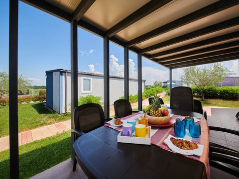 Mobilhome 4 personnes - Comfort | 2 Ch. | 4 Pers. | Terrasse surélevée | 2 SDB | Clim. | TV