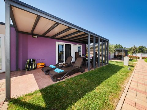 Mobilhome 4 personnes - Comfort | 2 Ch. | 4 Pers. | Terrasse surélevée | 2 SDB | Clim. | TV