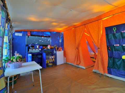 Tente 6 personnes - Espace sans sanitaire