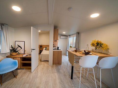 MOBILHOME 4 personnes - Comfort XL | 2 Ch. | 4 Pers. | Terrasse surélevée | Clim.
