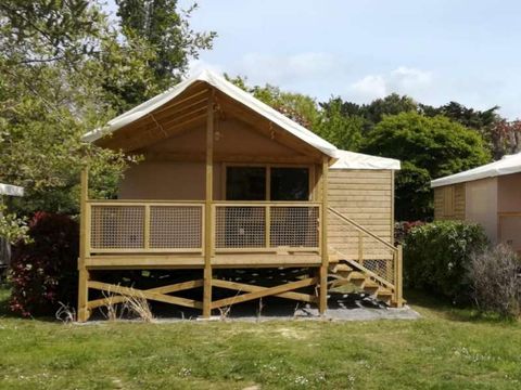 Tente en toile et en bois 5 personnes - C- Lodge Pilotis - 2 chambres 24m² avec terrasse couverte