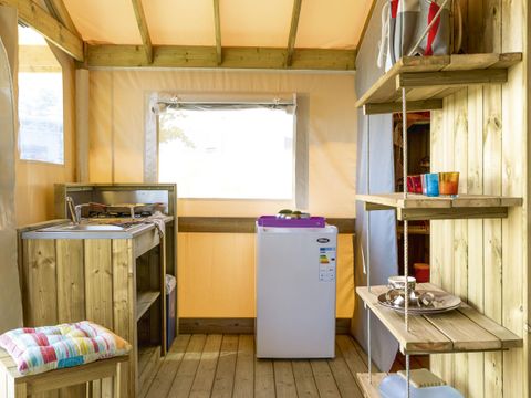 Tente en toile et en bois 5 personnes - C- Lodge Pilotis - 2 chambres 24m² avec terrasse couverte