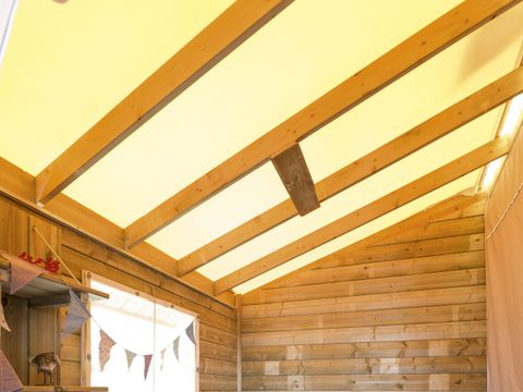 Tente en toile et en bois 5 personnes - C- Lodge Pilotis - 2 chambres 24m² avec terrasse couverte