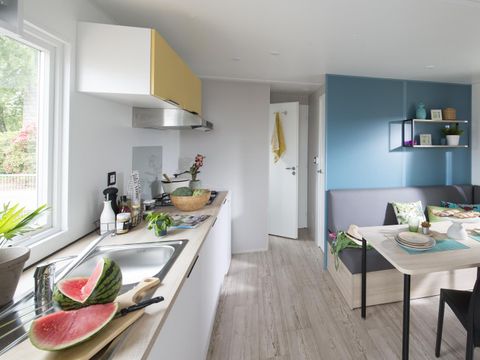 MOBILHOME 4 personnes - Confort 25m² (2 chambres) + terrasse semi-couverte 10m² + TV | 4 personnes