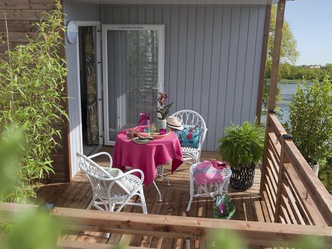MOBILHOME 4 personnes - Confort 25m² (2 chambres) + terrasse semi-couverte 10m² + TV | 4 personnes