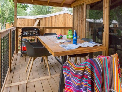 Hébergement 5 personnes - Cosyflower Premium 38m² (2 chambres) + TV + lave-vaisselle + draps + serviettes + terrasse couverte | 4/5 personnes