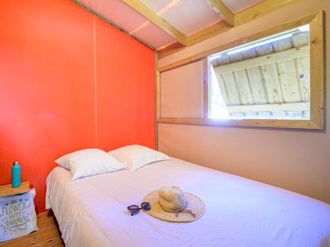 Hébergement 5 personnes - Cosyflower Premium 38m² (2 chambres) + TV + lave-vaisselle + draps + serviettes + terrasse couverte | 4/5 personnes