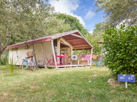 Tente en toile et en bois 4 personnes - Freeflower Standard 28m² (2 chambres) + terrasse couverte 8m²- sans sanitaires et sans salle de bain | 4 personnes