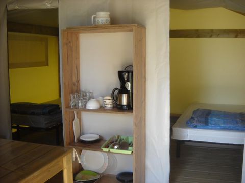 Tente en toile et en bois 4 personnes - Freeflower Standard 28m² (2 chambres) + terrasse couverte 8m²- sans sanitaires et sans salle de bain | 4 personnes