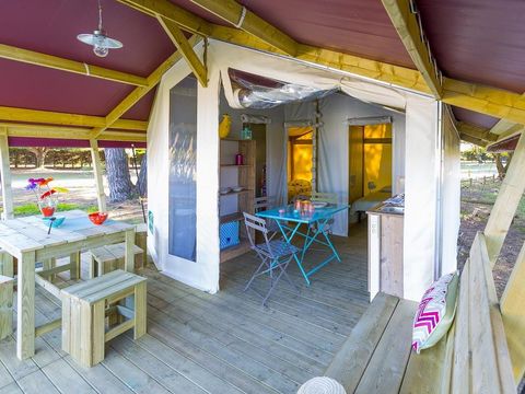 Tente en toile et en bois 4 personnes - Freeflower Standard 28m² (2 chambres) + terrasse couverte 8m²- sans sanitaires et sans salle de bain | 4 personnes