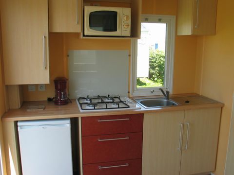 MOBILHOME 2 personnes - Standard 17m² (1 chambre) + terrasse intégrée couverte 9m² + TV 2/3 pers MOBILHOME 2 personnes - Standard 17m² (1 chambre) + terrasse intégrée couverte 9m² + TV 2/3 pers
