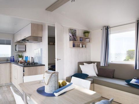 MOBILHOME 5 personnes - remium 30m² (2 chambres) + terrasse couverte 10m² + draps + serviettes + LV + TV 4/5 pers. MOBILHOME 5 personnes - remium 30m² (2 chambres) + terrasse couverte 10m² + draps + serviettes + LV + TV 4/5 pers.