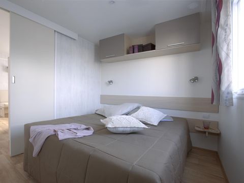 MOBILHOME 6 personnes - Confort 32m² (3 chambres) + terrasse semi-couverte 10m² + TV | 6 personnes