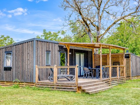 MOBILHOME 6 personnes -    	 Homeflower premium 35m² (3 chambres) + CLIM + terrasse semi-couverte + TV + draps + serviettes | 6 personnes