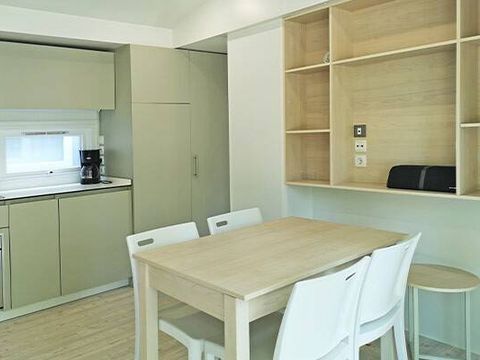 MOBILHOME 4 personnes - Mobil-home | Premium | 2 Ch. | 4 Pers. | Terrasse surélevée | 1 SDB | Clim.
