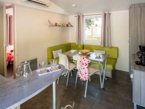 MOBILHOME 6 personnes - Comfort | 2 Chambres | Capacité 4-6 personnes | Terrasse semi-couverte | 1 Salle de bain | Climatisation