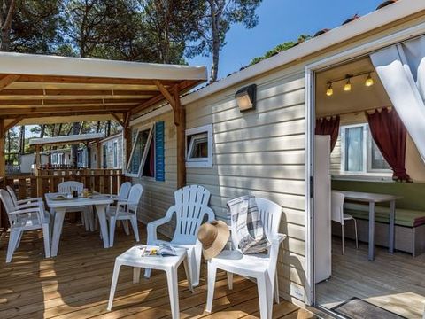 MOBILHOME 6 personnes - Comfort | 2 Chambres | Capacité 4-6 personnes | Terrasse semi-couverte | 1 Salle de bain | Climatisation