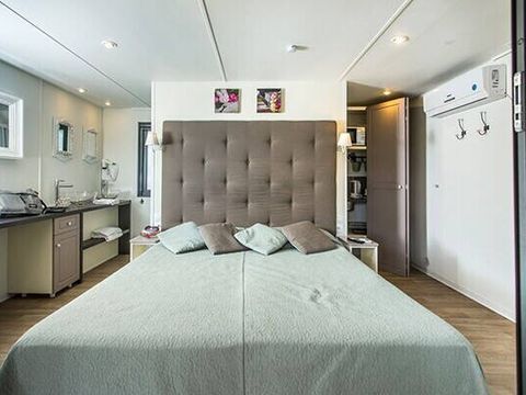 MOBILHOME 2 personnes - Confort | Studio | Capacité 2 personnes | Terrasse semi couverte | 1 Salle de bain | Climatisation