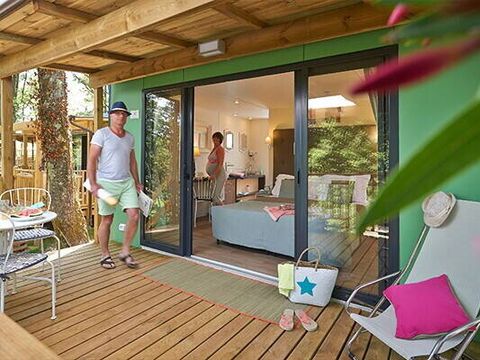 MOBILHOME 2 personnes - Confort | Studio | Capacité 2 personnes | Terrasse semi couverte | 1 Salle de bain | Climatisation