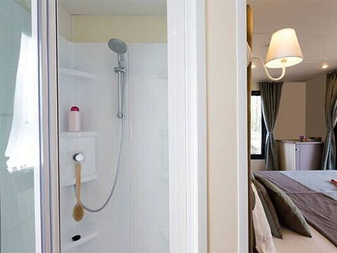 MOBILHOME 2 personnes - Confort | Studio | Capacité 2 personnes | Terrasse semi couverte | 1 Salle de bain | Climatisation