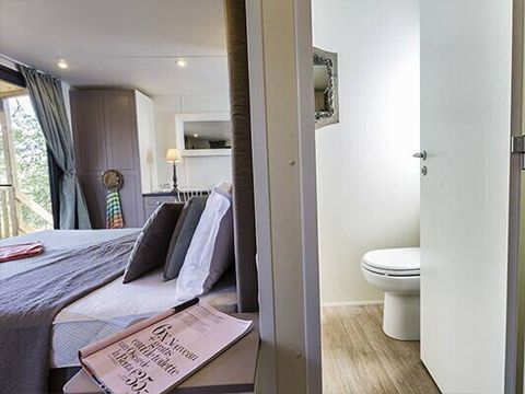 MOBILHOME 2 personnes - Confort | Studio | Capacité 2 personnes | Terrasse semi couverte | 1 Salle de bain | Climatisation