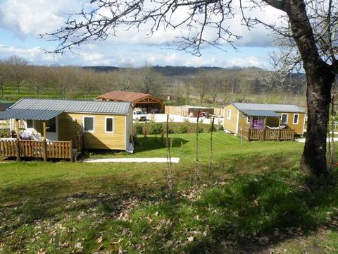 CHALET 4 personnes - Locatif bois avec terrasse couverte - Climatisé