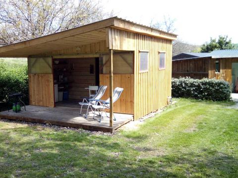 CHALET 4 personnes - Cabane Lodge 35 m² sur plancher bois (35 m² avec terrasse)