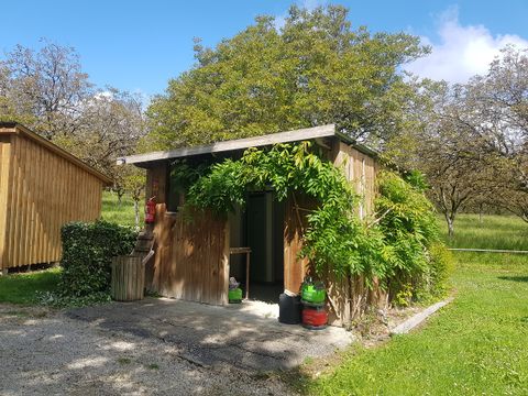 HÉBERGEMENT INSOLITE 2 personnes - Cabane Roulotte 14 m2 avec terrasse