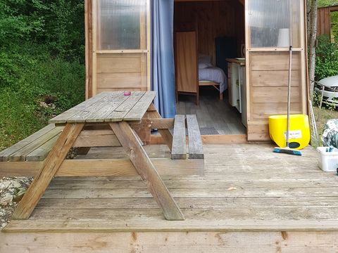 HÉBERGEMENT INSOLITE 2 personnes - Cabane Roulotte 14 m2 avec terrasse
