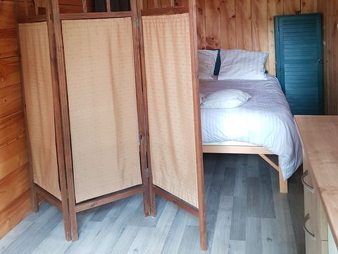 HÉBERGEMENT INSOLITE 2 personnes - Cabane Roulotte 14 m2 avec terrasse