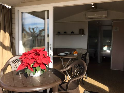 BUNGALOW 5 personnes - Bungalow 3 Pièces 4/5 Personnes Climatisé + TV (4 adultes + 1 bébé - 2 ans)