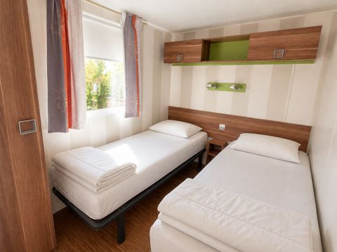 Mobilhome 4 personnes - Confort+ - 2 chambres - Terrasse couverte - 30 m²