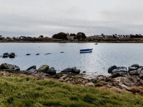 Emplacement - Emplacement Grand Large pieds dans l'eau